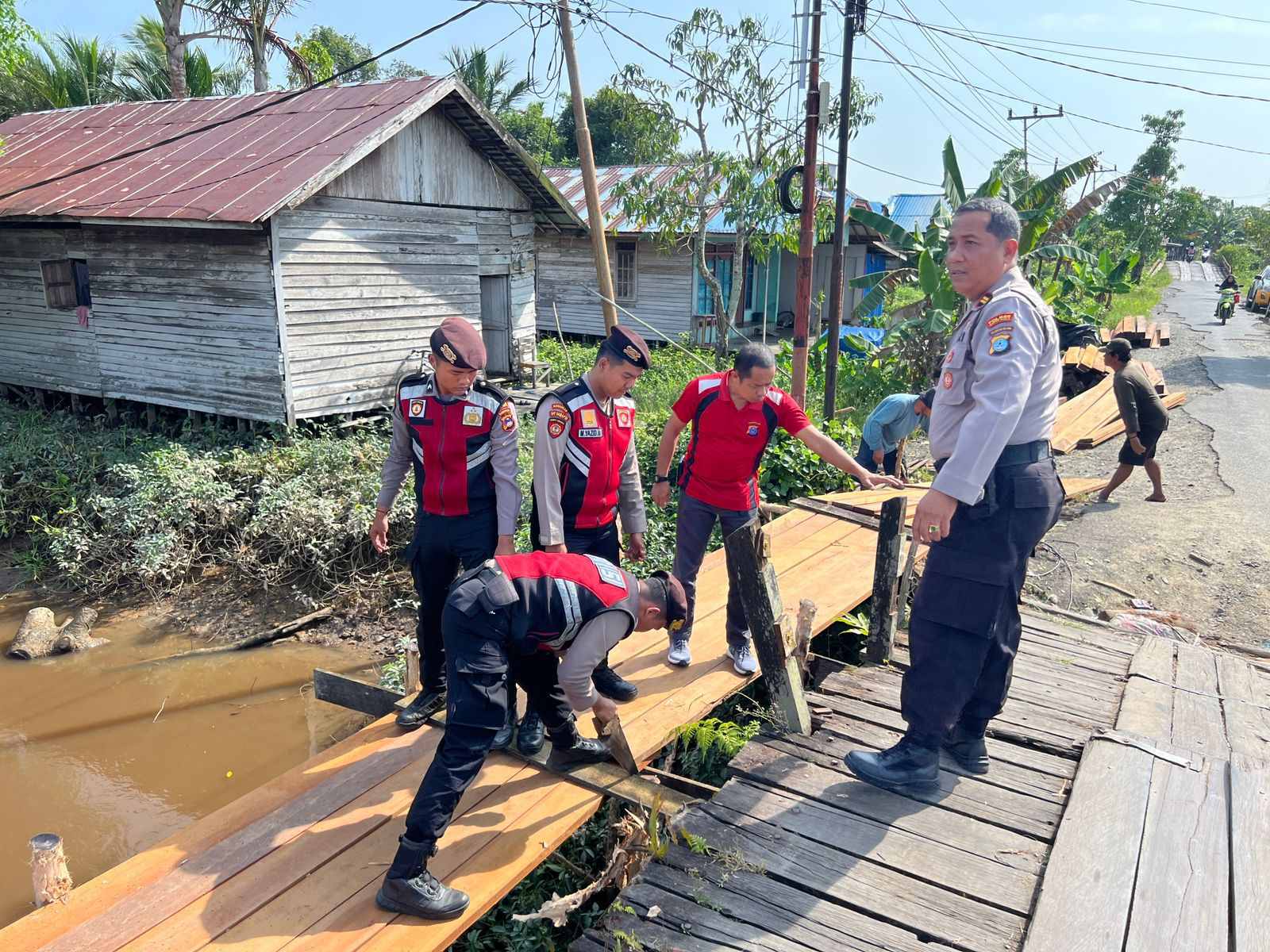 Polres Batola Bangun Jembatan Merah Putih di Desa Bagagap, Warga Kini Miliki Akses Darurat