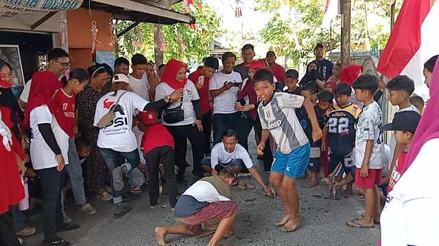 Semarak HUT ke-81 RI di Gang Palang Merah, Warga Gelar Gerak Jalan hingga Lomba Tangkap Belut